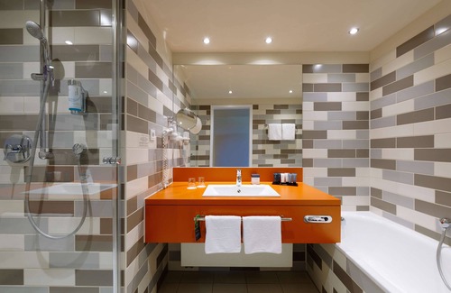 Sebaldsbruck Hotel | ATLANTIC Hotel Galopprennbahn