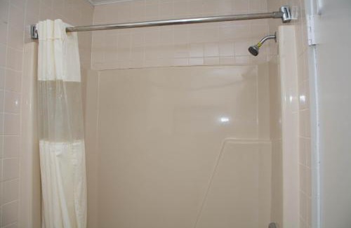 Wall Hotel | Atlantic Inn and Suites - Wall Township