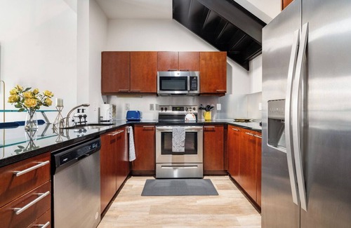 Atlantic Station Area Apartment | Atlantic Station Cozy Condo 2BR 2BA Sleeps Up To 8 !