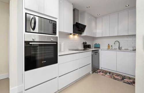 Sea Point Apartment | Atlantic Views Luxury 2-Bed with Pool in Sea Point