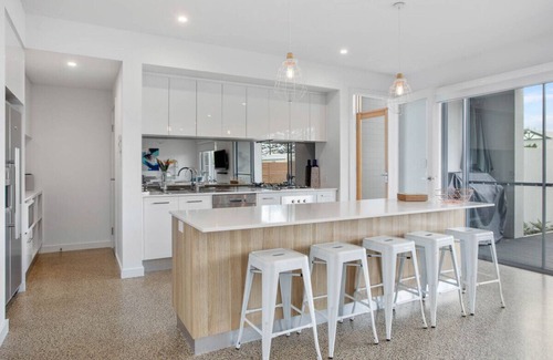Fleurieu Peninsula House | Atlantis - Modern 4 bedroom home in Port Elliot