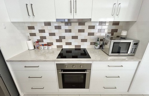 Port Hughes House | Atlantis - Modern Well Equipped Home Near the Beach