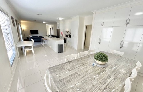 Port Hughes House | Atlantis - Modern Well Equipped Home Near the Beach