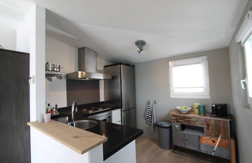 Municipality of Aalsmeer Boat Rental | Atmospheric houseboat with a view over water