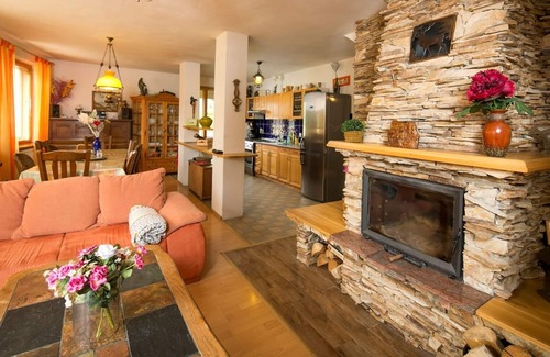 Oravsky Podzamok Villa | Atmospheric villa in nature, (14 p.), Fireplace, 2 saunas, wifi, large garden