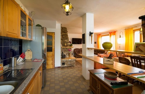 Oravsky Podzamok Villa | Atmospheric villa in nature, (14 p.), Fireplace, 2 saunas, wifi, large garden