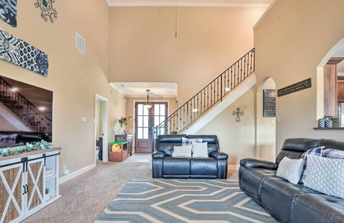 Atoka House | Atoka Family Home w/ Seasonal Saltwater Pool!
