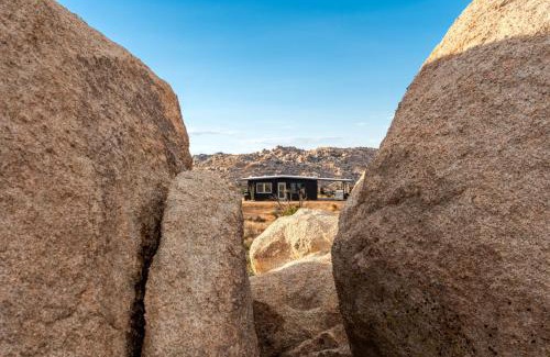 Pioneertown House | Atomic Ranch by Fieldtrip Secluded Pool Views