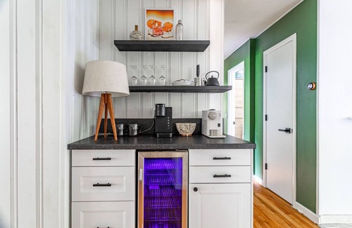 Town of Olive House | Atomic Ranch - MCM One Level in Olivebridge. Great Outdoor Space!