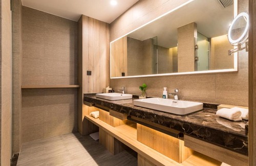 Huzhou Hotel | Atour Hotel Changxing Central Plaza