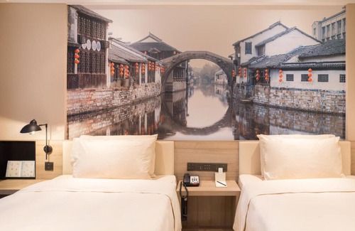 Huzhou Hotel | Atour Hotel Changxing Central Plaza