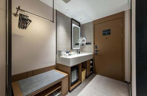 Dongyang Hotel | Atour Hotel Dongyang Jiangnan Renmin Road Subway Station