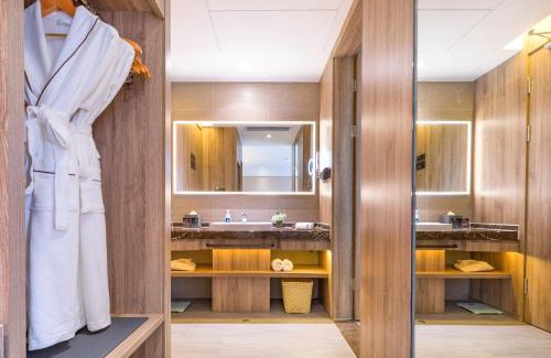 Haizhu Hotel | Atour Hotel Guangzhou Jiangtai Road Station