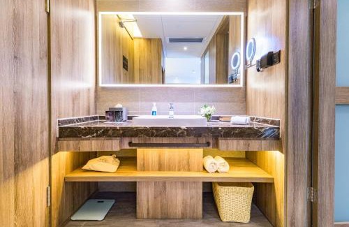 Haizhu Hotel | Atour Hotel Guangzhou Jiangtai Road Station