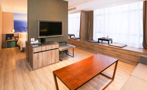 Maonan District Hotel | Atour Hotel High Speed Railway Station Maoming