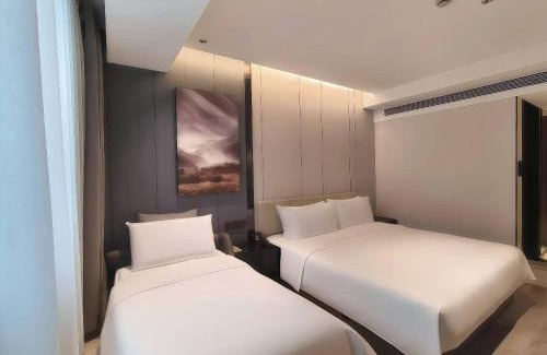 Downtown Shanghai Hotel | Atour Hotel Shanghai People's Square Nanjing Road Pedestrian Street