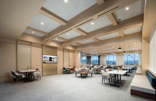 Tengchong Hotel | Atour Hotel Tengchong Wenxing Building