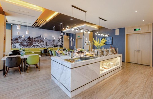 Maiji District Hotel | Atour Hotel (Tianshui Hige Speed Railway South Xihuang Avenue)
