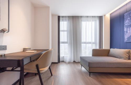 Wuhan Hotel | Atour Hotel Yangchun Lake Wuhan High Speed Rail Station