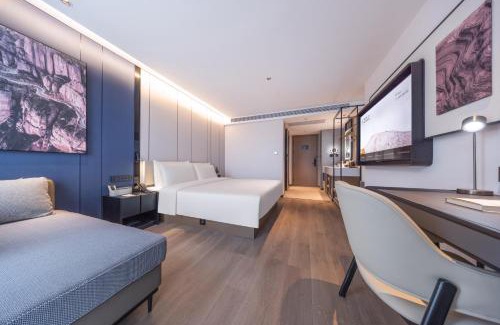 Wuhan Hotel | Atour Hotel Yangchun Lake Wuhan High Speed Rail Station