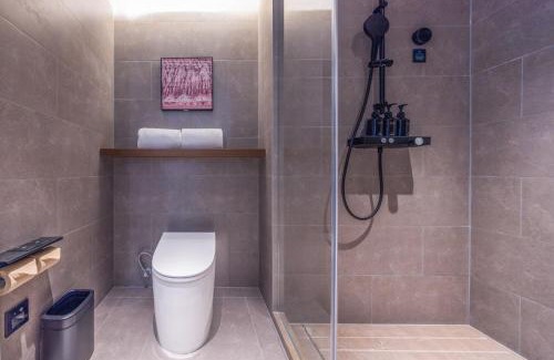 Wuhan Hotel | Atour Hotel Yangchun Lake Wuhan High Speed Rail Station