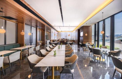 Cuiping District Hotel | Atour Hotel Yibin Lingang University Town Convention and Exhibition Center