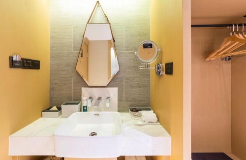 Xingqing Qu Hotel | Atour Hotel Yinchuan Gulou Pedestrian Street