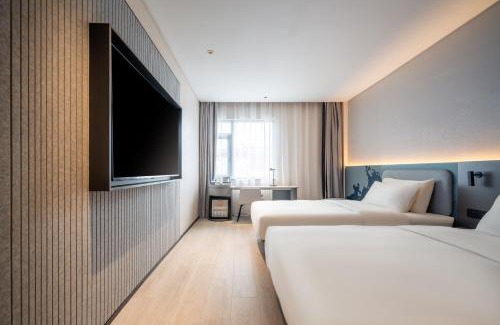 Panyu Hotel | Atour Light Hotel Guangzhou Panyu Hanxi Changlong-Free Midnight Snack&16 minutes drive to Conton Fair&Free Coffee Togo&Free Laundry and Drying services