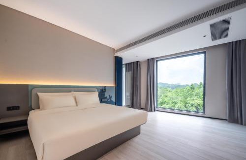 Panyu Hotel | Atour Light Hotel Guangzhou Panyu Hanxi Changlong-Free Midnight Snack&16 minutes drive to Conton Fair&Free Coffee Togo&Free Laundry and Drying services