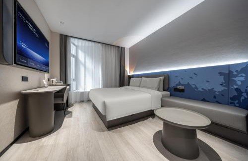 Longhua District Hotel | Atour Light Hotel Shenzhen North Railway Station Subway Station