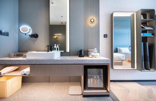 Jiangbei District Hotel | Atour S Hotel Ningbo Binjiang Olympic Sports Center