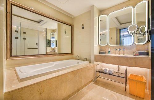 Haizhu Hotel | Atour S Hotel Taikoo Wharf Pearl River Guangzhou - Free Shuttle Bus Service Between Fair And Hotel During The Canton Fair