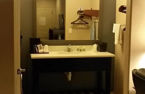 Three Rivers Hotel | Atria Inn and Suites