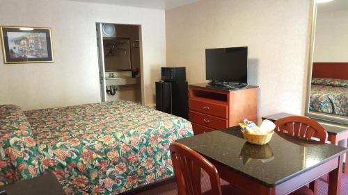Pomona Hotel | Atrium Inn & Suites