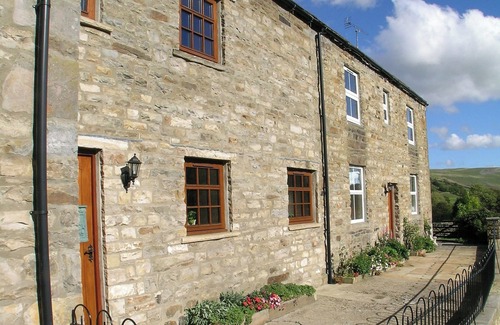 Worton Cottage | Attached farm house sleeping 11/12 in peaceful Swaledale between the villages of Muker and Thwaite.