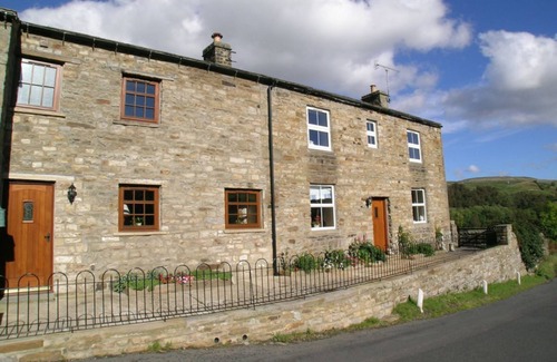 Worton Cottage | Attached farm house sleeping 11/12 in peaceful Swaledale between the villages of Muker and Thwaite.