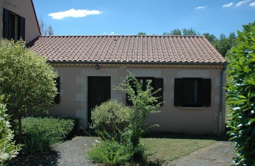 Castelnaud-la-Chapelle House | Attached house with garden for 2 people and a baby in a small scale park