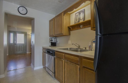 Harrisonburg House | Attention: Grad Students, Traveling Nurses - short-term lease available here!