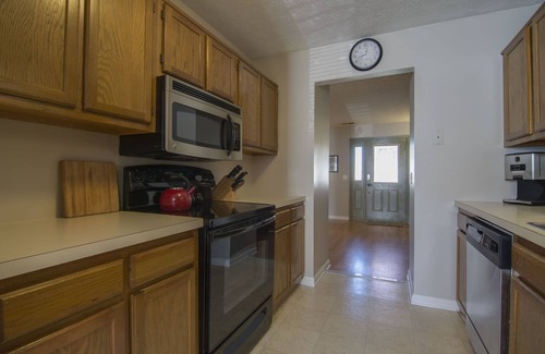 Harrisonburg House | Attention: Grad Students, Traveling Nurses - short-term lease available here!