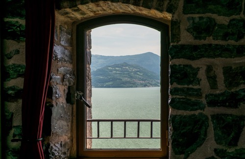 Zorzino Apartment | Attic lake view in the castle, apartment Cielo