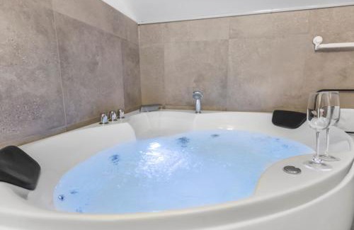 Chandolin-près-Savièse Apartment | Attique rénové avec jacuzzi 6 pers à Savièse