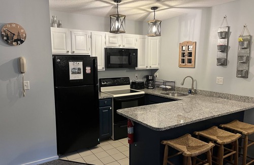 Bartlett Condo | Attitash Mountain Resort Condo- 3 Floors, Sleeps 12- Story Land, Ski, Shop, Golf