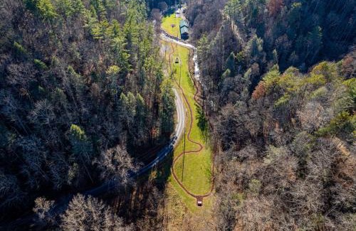 Gatlinburg - Pigeon Forge Ski Chalet | Attitude Adjustment by Eden Crest