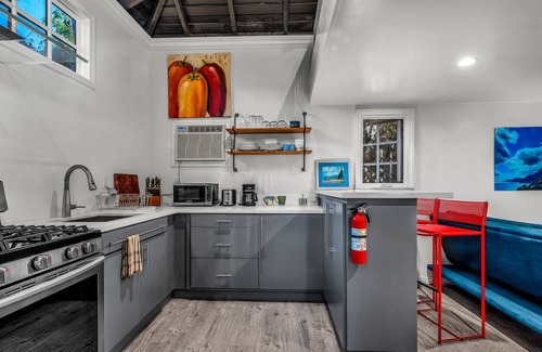 Mid City House | Attn World Series! Villa Victoria Guesthouse LaFayette Sq