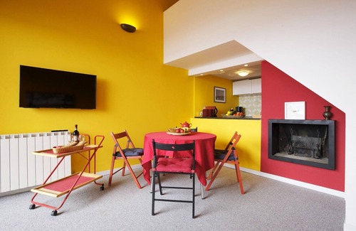 Susello Apartment | Attractive 3½-room apartment with terrace, balcony, pool and dream lake view