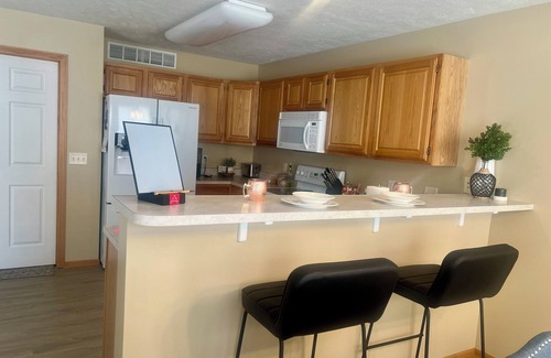 Lincoln House | Attractive 3bedroom townhome in very desired S.East Lincoln neighborhood 🏠 ☺️