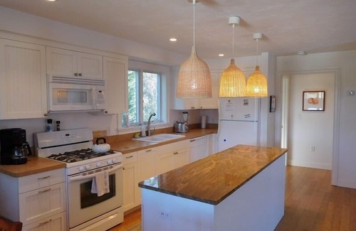 Indian Neck Heights House | Attractive 3BR Cape Home Close to Indian Neck Beach (1430)