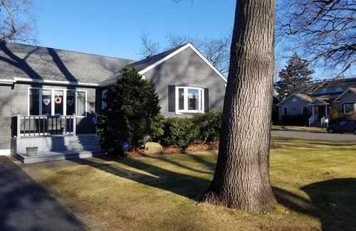 Lindenhurst House | Attractive home walking distance to town or the train. Easy access to NYC