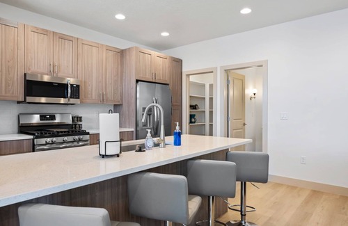 Santa Clara House | Attractive New End Unit Townhome- Perfect Location and Close To Everything!