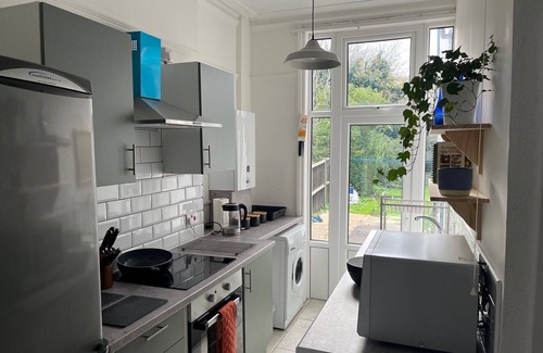Birmingham Apartment | Attractive Spacious Self Contained Apartment 2.8 Miles from Birmingham City Cen